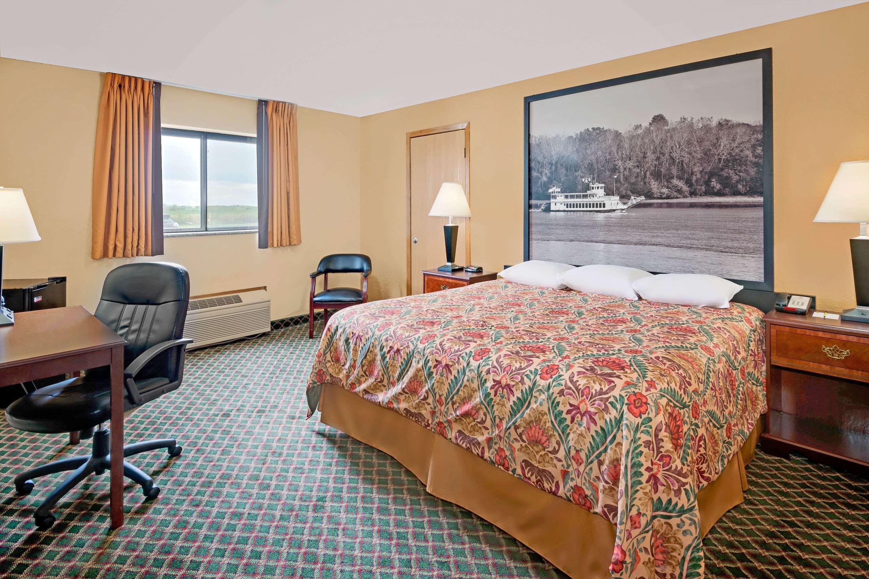Super 8 By Wyndham Iowa Falls Εξωτερικό φωτογραφία