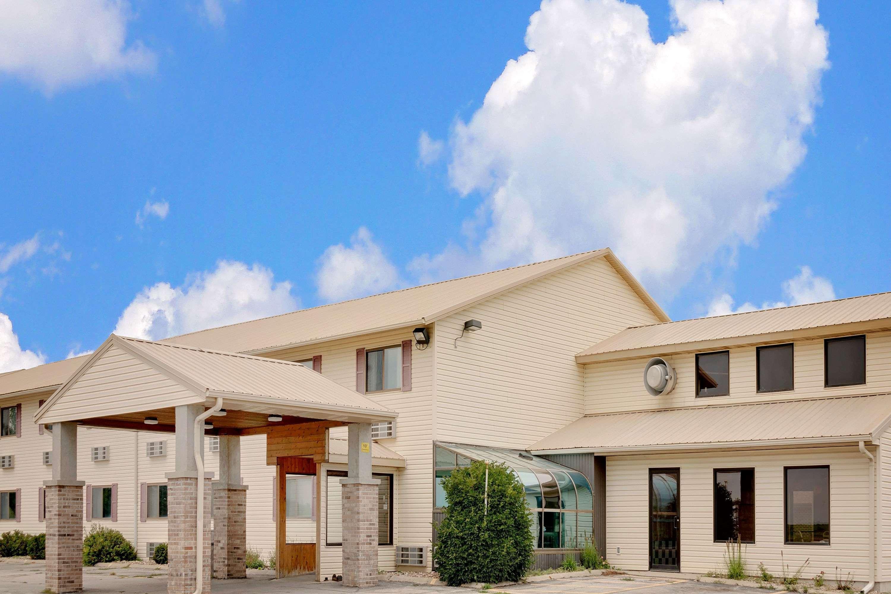 Super 8 By Wyndham Iowa Falls Εξωτερικό φωτογραφία