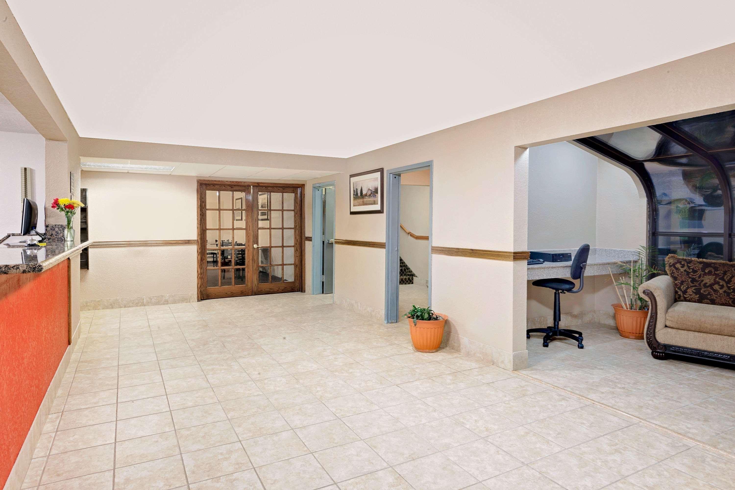 Super 8 By Wyndham Iowa Falls Εξωτερικό φωτογραφία