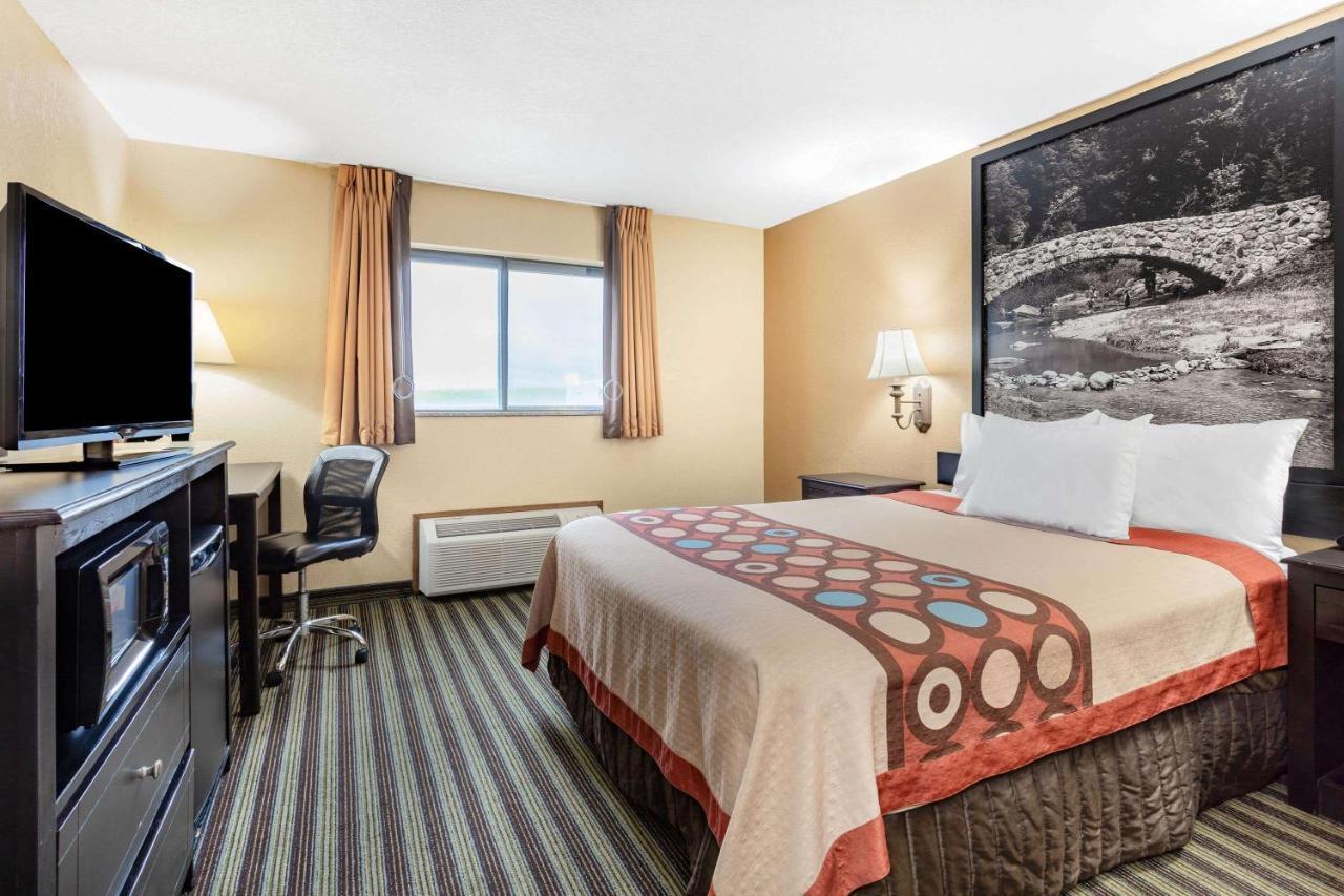 Super 8 By Wyndham Iowa Falls Εξωτερικό φωτογραφία