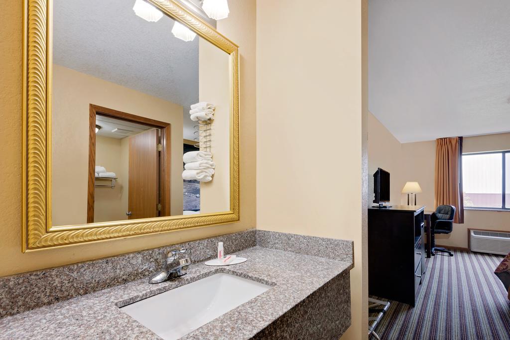 Super 8 By Wyndham Iowa Falls Εξωτερικό φωτογραφία
